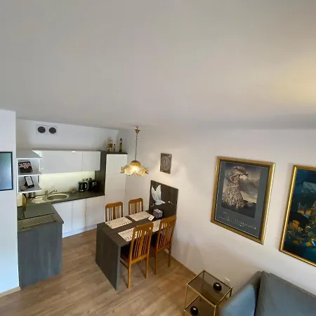 Apartament Pod Zurawiem Apartmán
